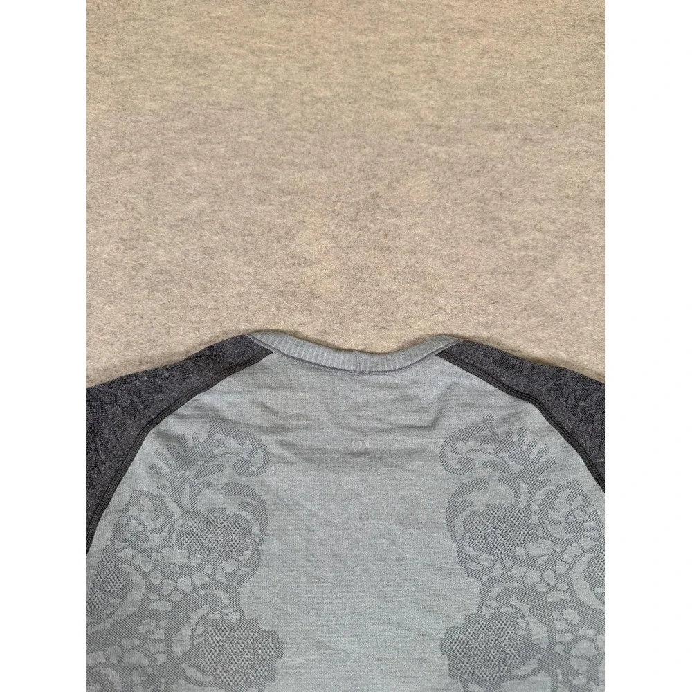 Lululemon Swiftly Tech Shirt Womens 10 Gray Floral Short Sleeve Yoga Athletic